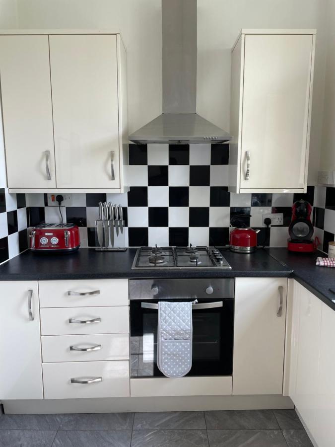 2 Bed Apartment Close To City Centre カーディフ エクステリア 写真