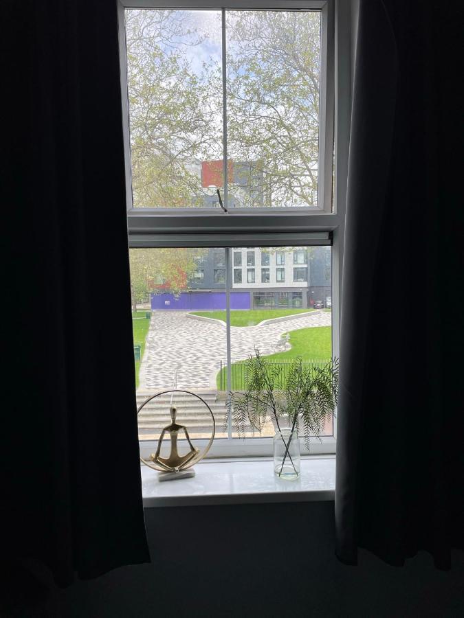 2 Bed Apartment Close To City Centre カーディフ エクステリア 写真